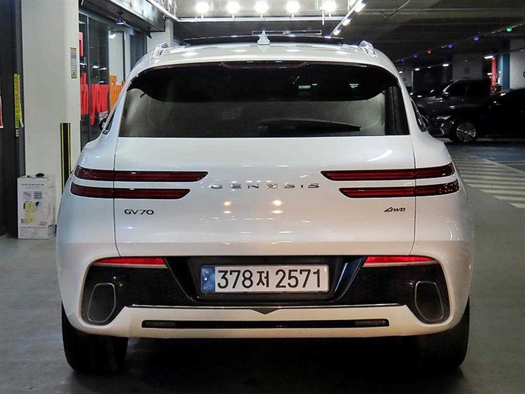 Genesis GV70 - Vista 5