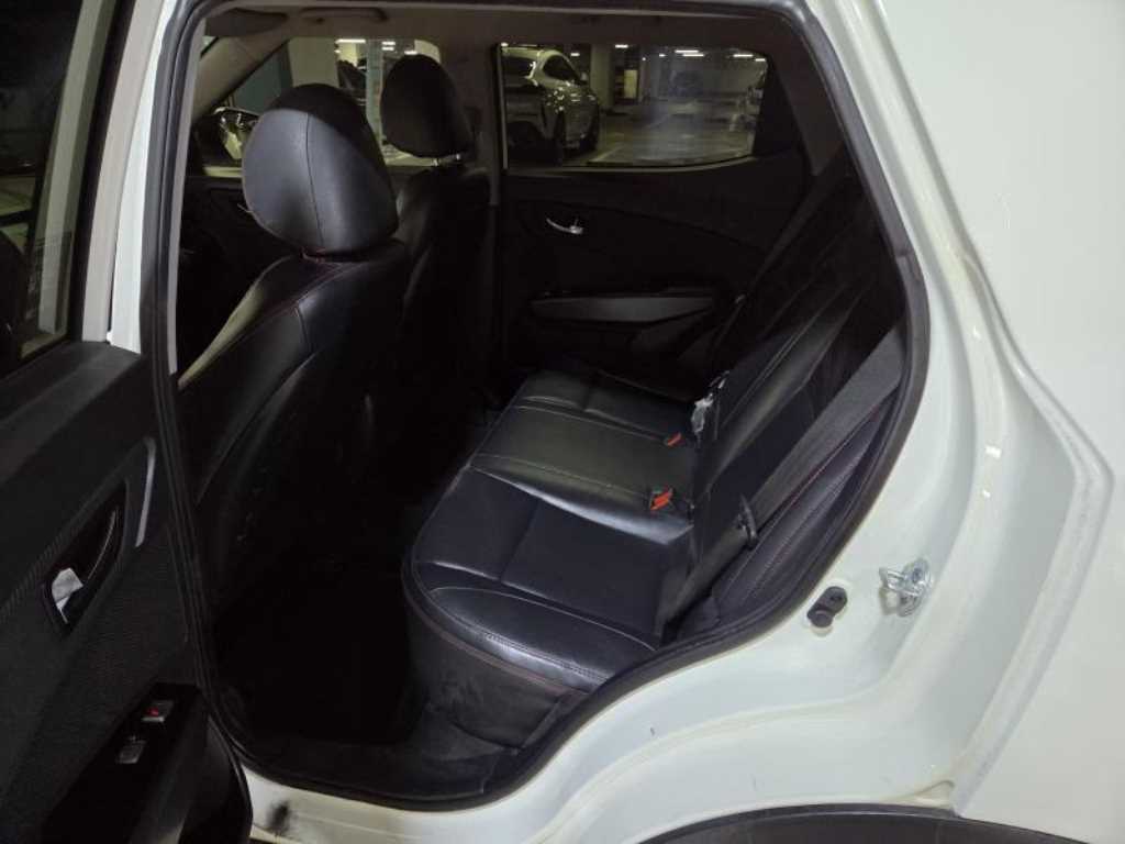 Ssangyong Tivoli - Vista 8