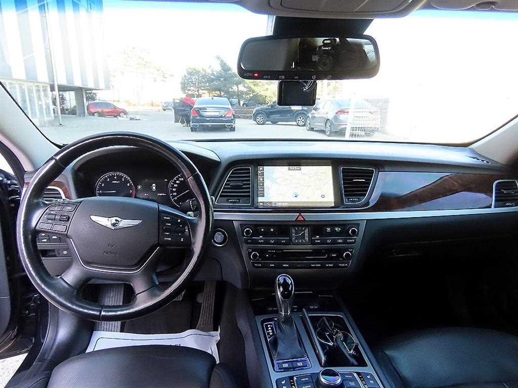 HYUNDAI Genesis - Vista 7