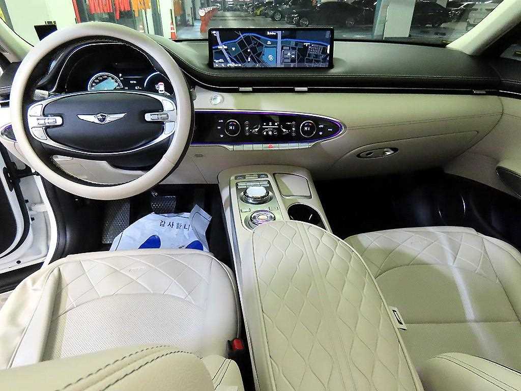 Genesis GV70 - Vista 10