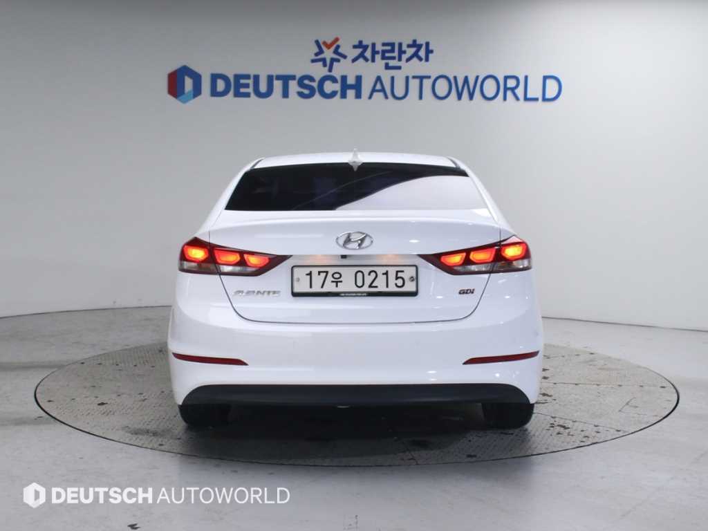 HYUNDAI Avante - Vista 4