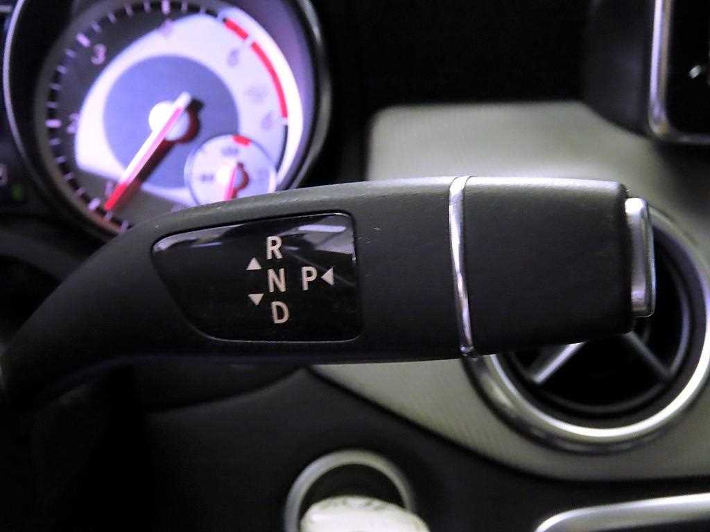 Mercedes Benz GLA Class - Vista 12