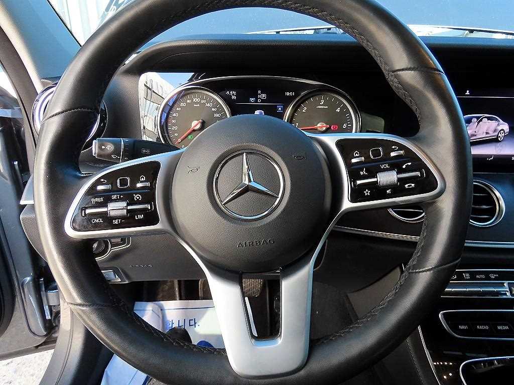 Mercedes Benz E class - Vista 8