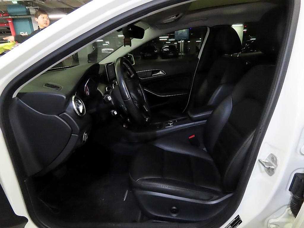 Mercedes Benz GLA Class - Vista 6