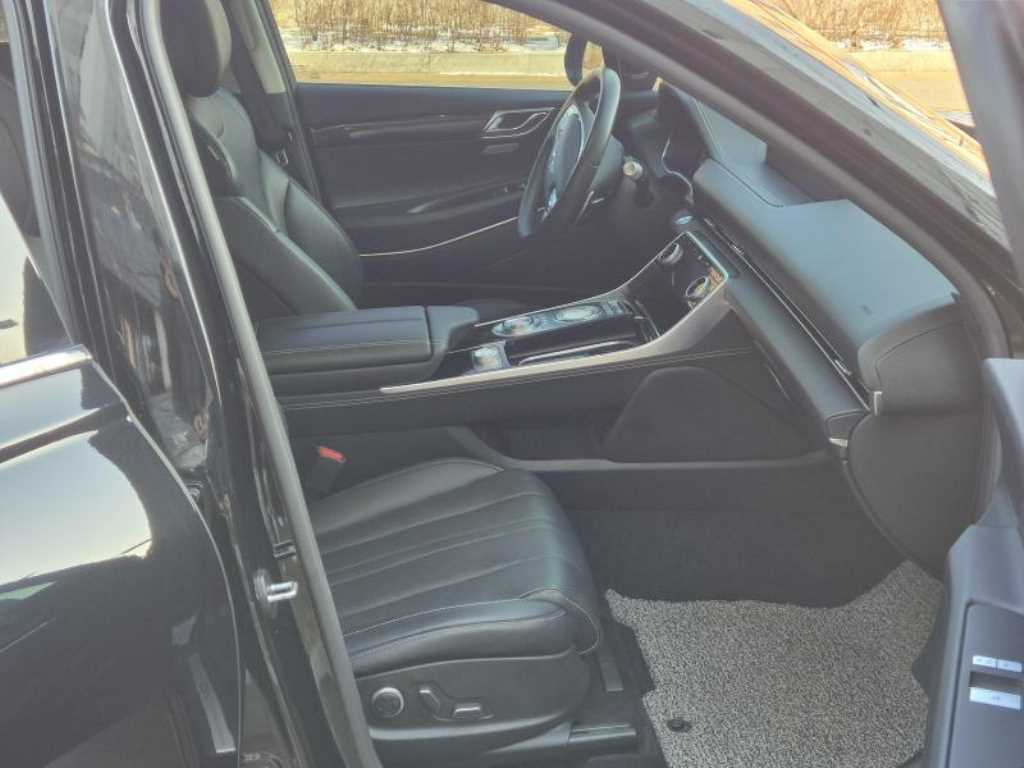 Genesis GV80 - Vista 9