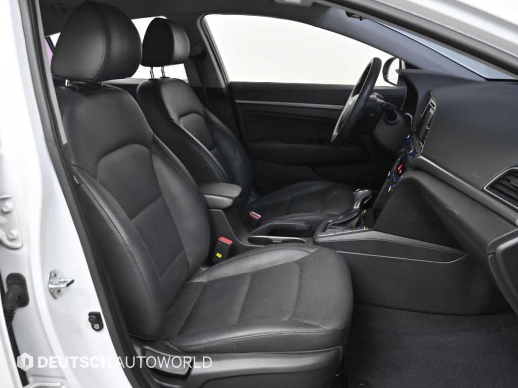 HYUNDAI Avante - Vista 10