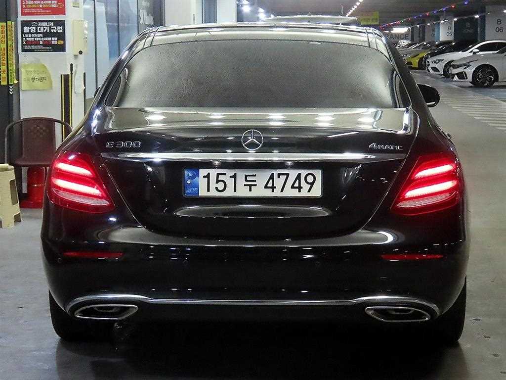 Mercedes Benz E class - Vista 6