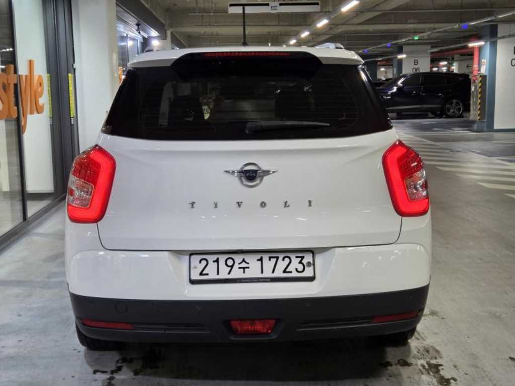 Ssangyong Tivoli - Vista 5