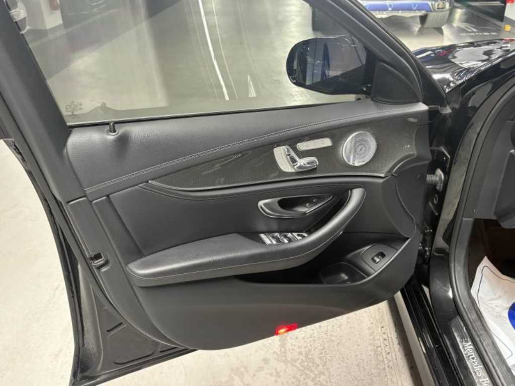 Mercedes Benz E class - Vista 8