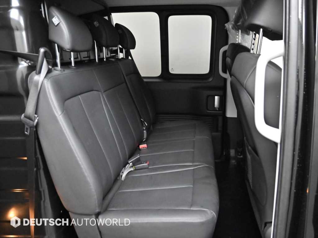 HYUNDAI Staria - Vista 12