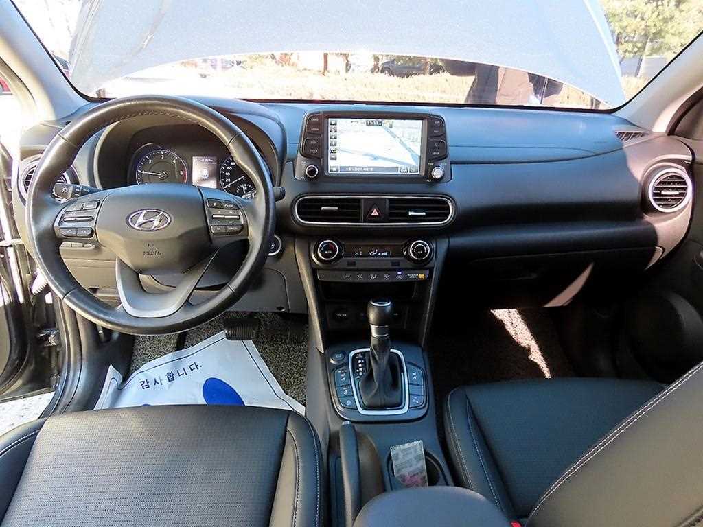 HYUNDAI Kona - Vista 7