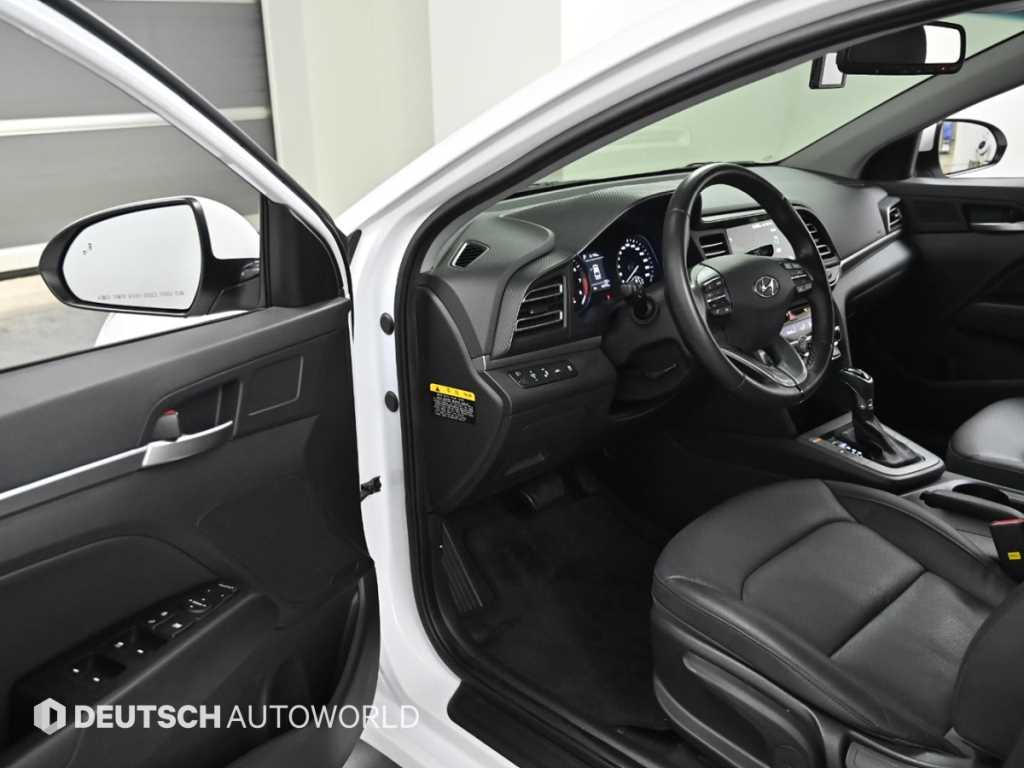 HYUNDAI Avante - Vista 11