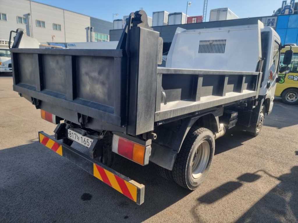 medium and large cargo dump - Vista 5