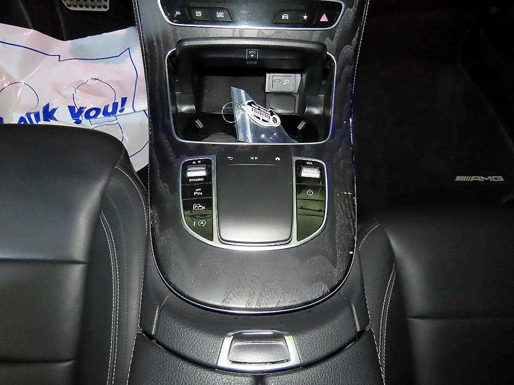 Mercedes Benz E class - Vista 12