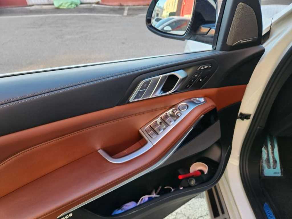 BMW X7 - Vista 11