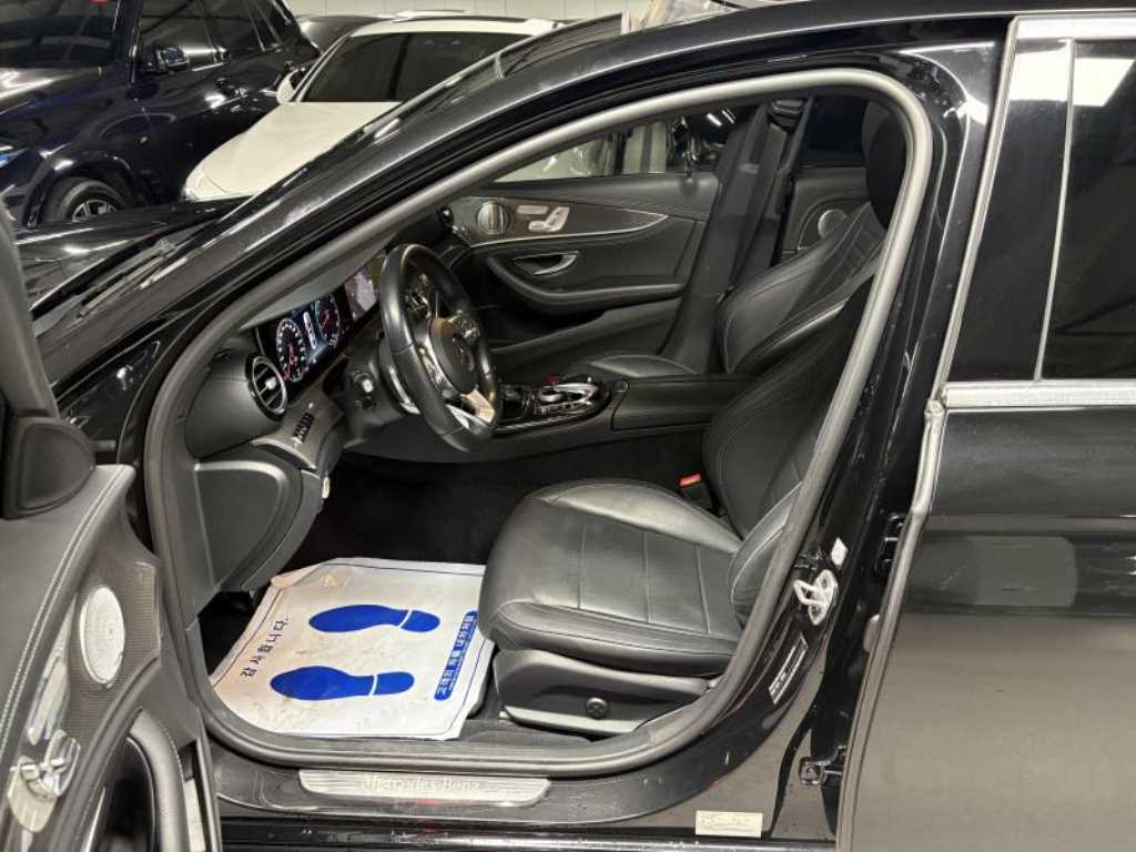 Mercedes Benz E class - Vista 9