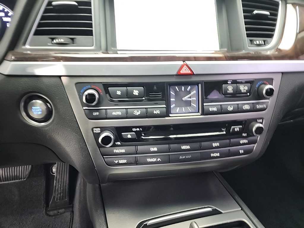 HYUNDAI Genesis - Vista 10