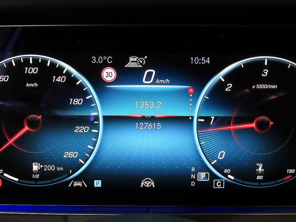 Mercedes Benz E class - Vista 9