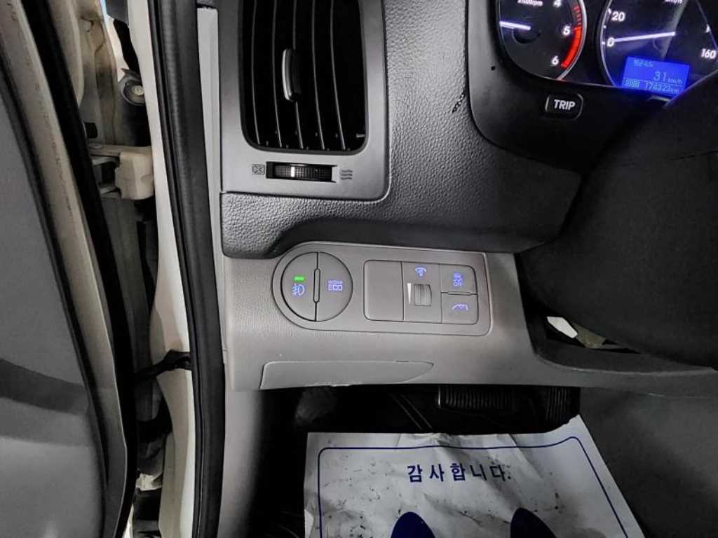 HYUNDAI Starex - Vista 10