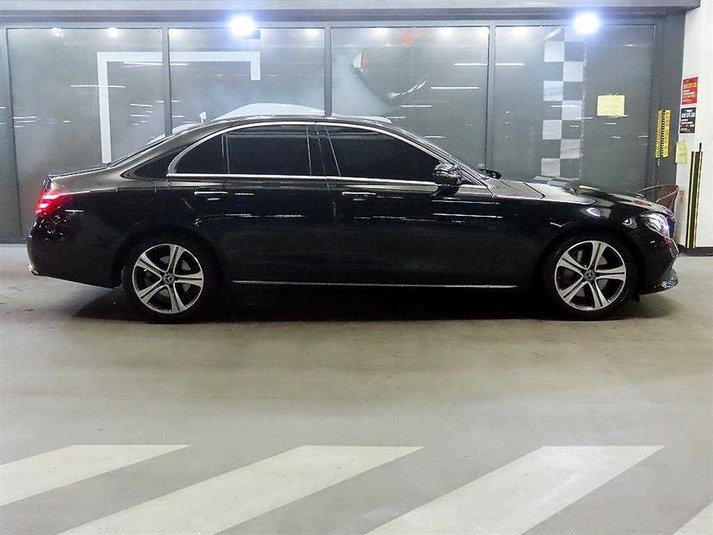 Mercedes Benz E class - Vista 4