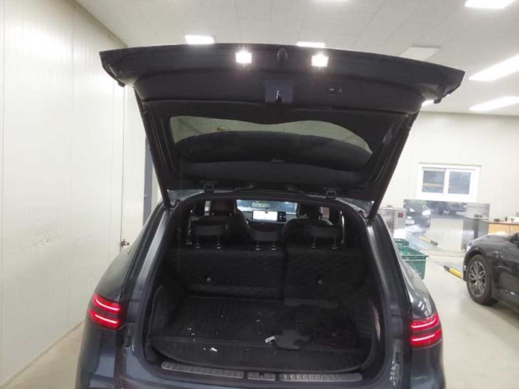 Genesis GV70 - Vista 8