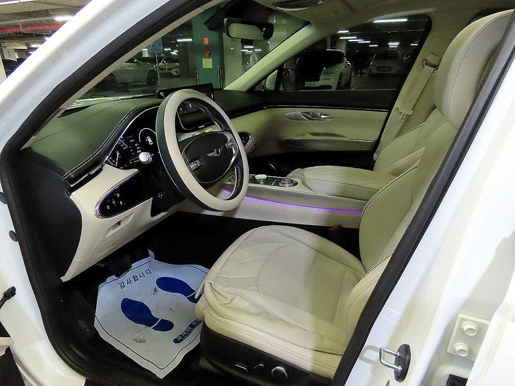 Genesis GV70 - Vista 6