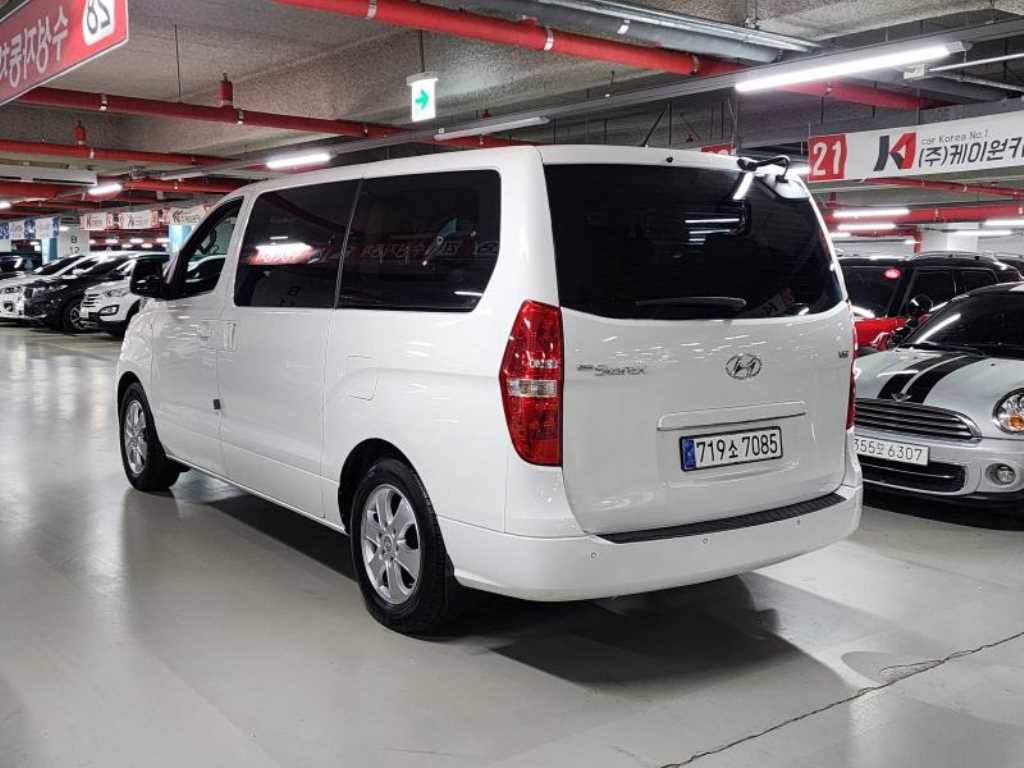 HYUNDAI Starex - Vista 6
