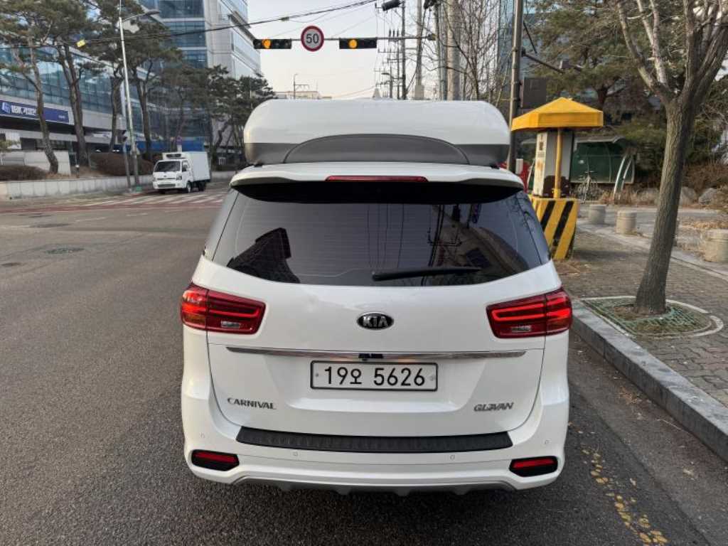 KIA Carnival - Vista 5