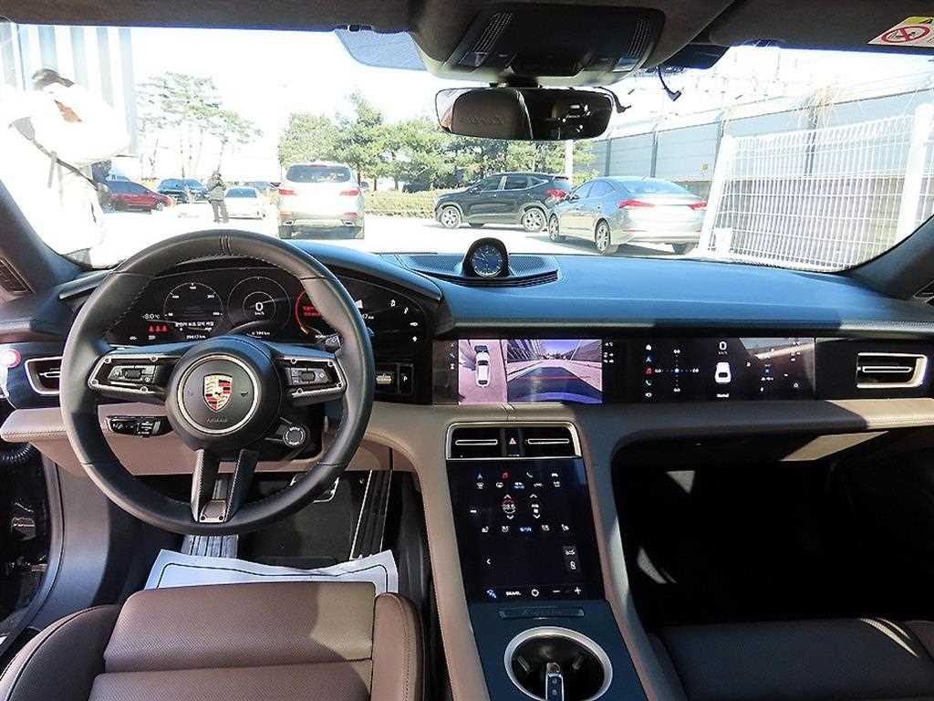 Porsche Taycan - Vista 7