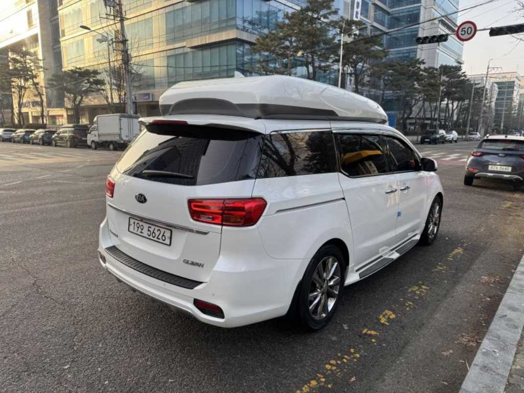 KIA Carnival - Vista 6