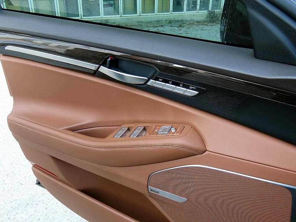 Genesis G90 - Vista 12