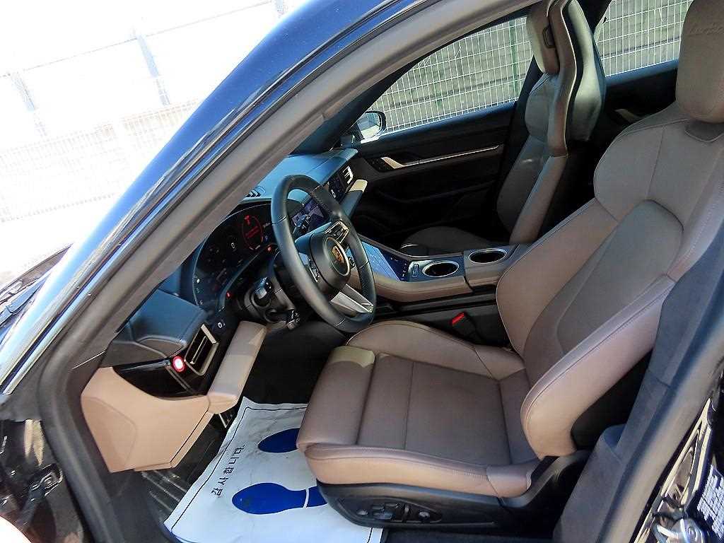 Porsche Taycan - Vista 5