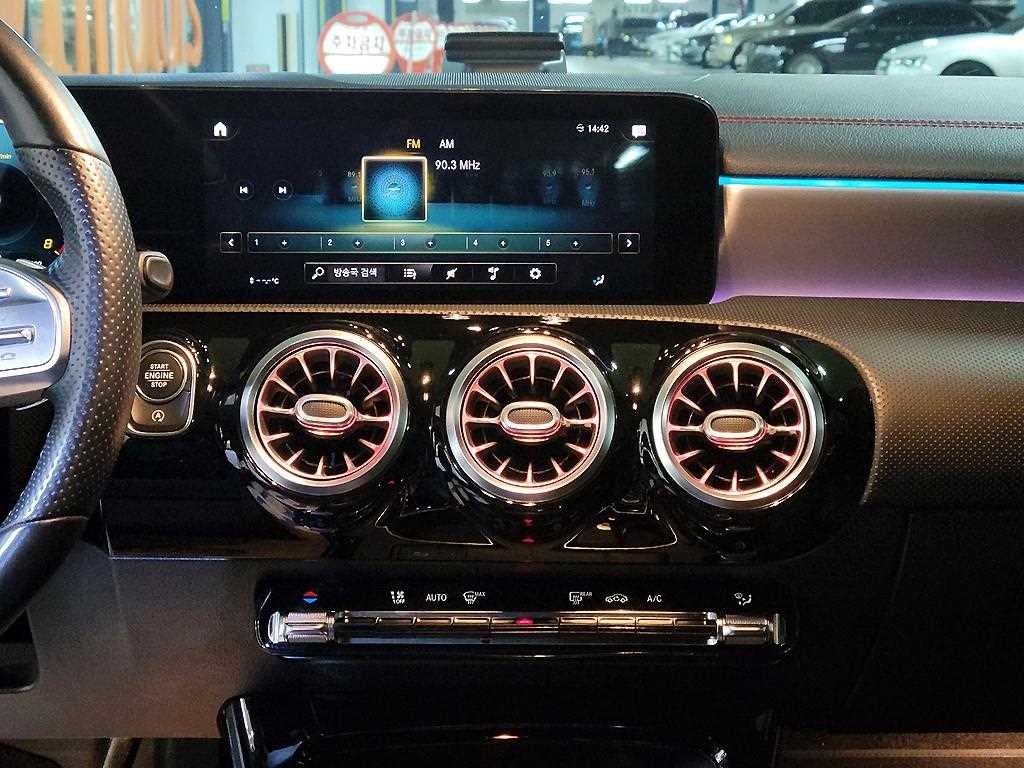 Mercedes Benz CLA Class - Vista 11