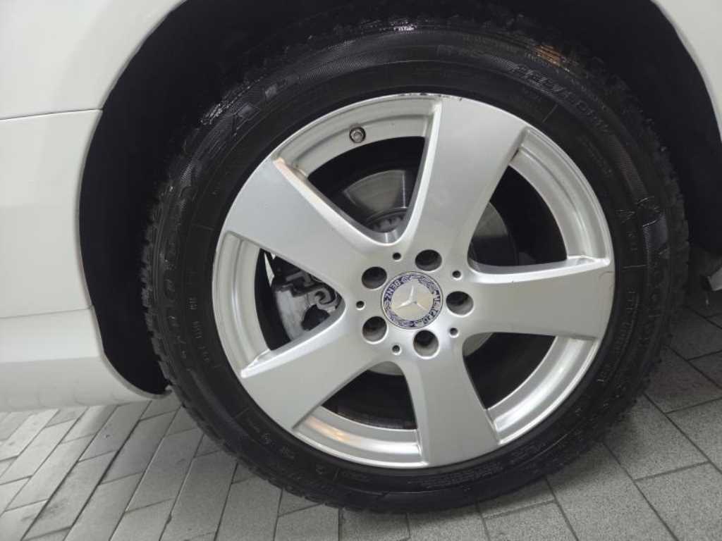 Mercedes Benz C Class - Vista 5