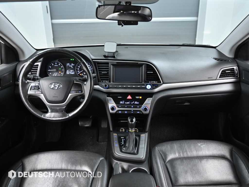 HYUNDAI Avante - Vista 7