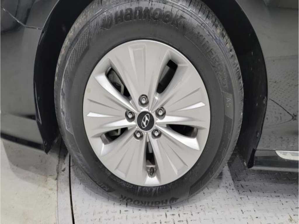 HYUNDAI Sonata - Vista 10