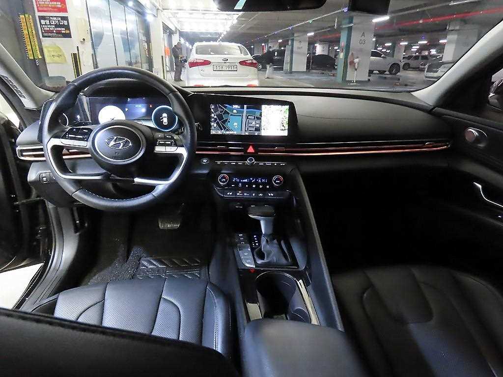 HYUNDAI Avante - Vista 10