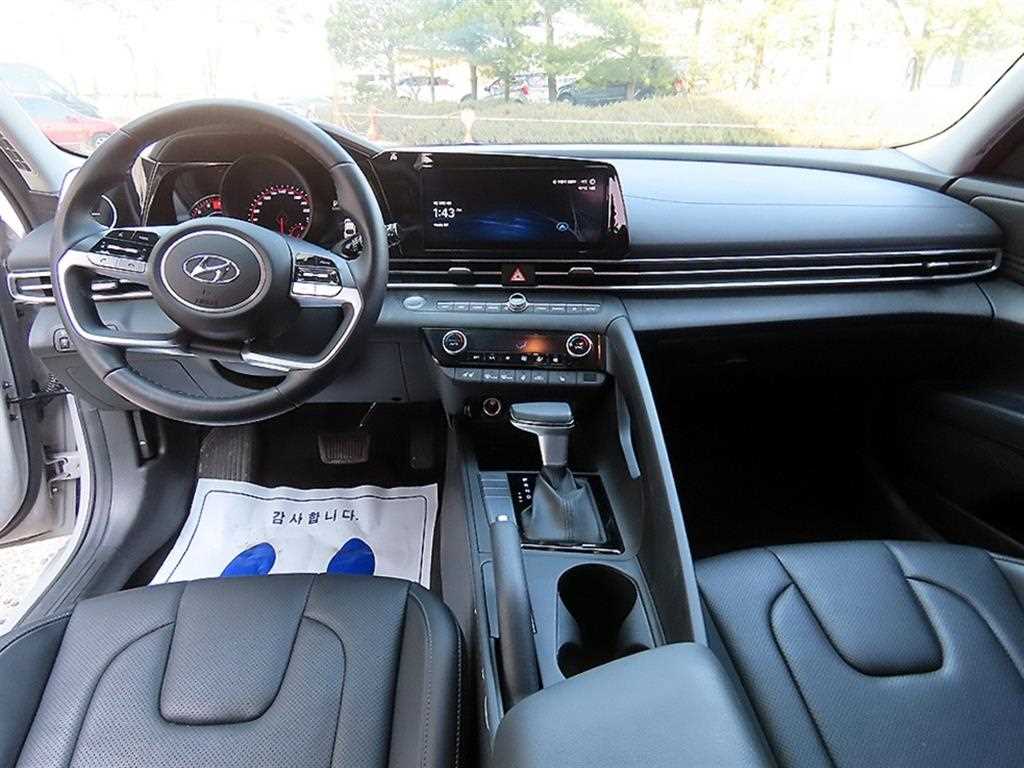 HYUNDAI Avante - Vista 7