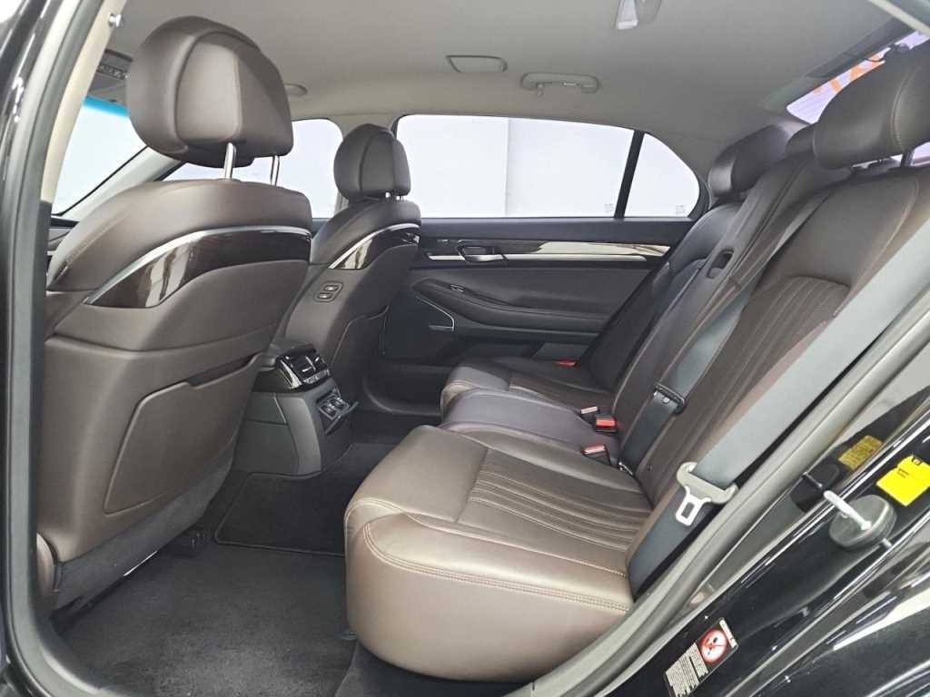 Genesis EQ900 - Vista 12