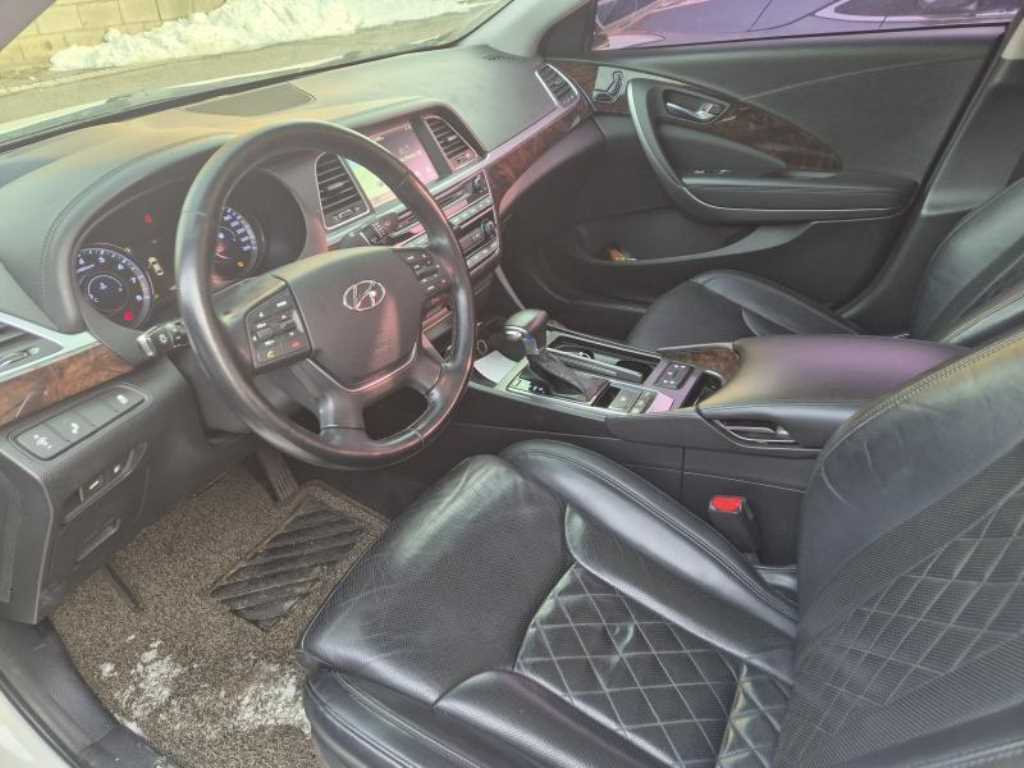 HYUNDAI Aslan - Vista 2