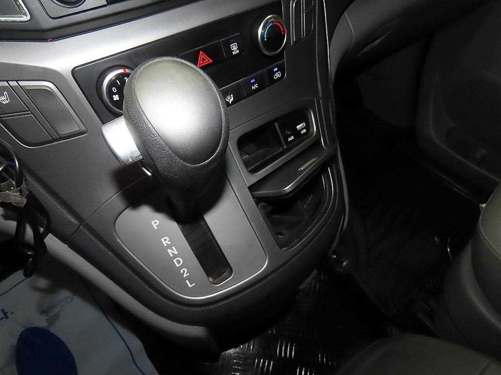 HYUNDAI Starex - Vista 12