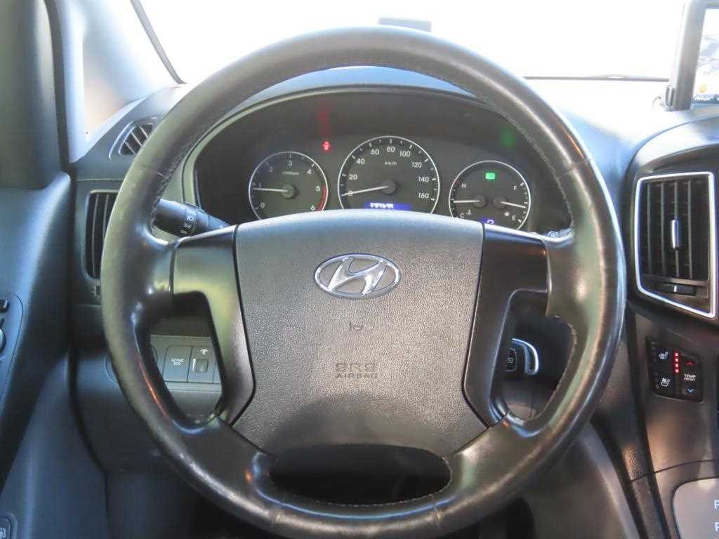 HYUNDAI Starex - Vista 11
