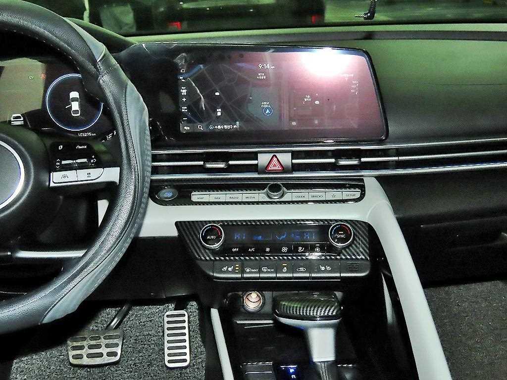 HYUNDAI Avante - Vista 11