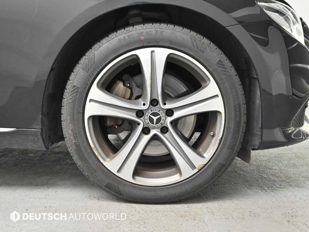 Mercedes Benz E class - Vista 5