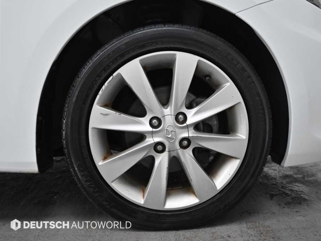 HYUNDAI Accent - Vista 5