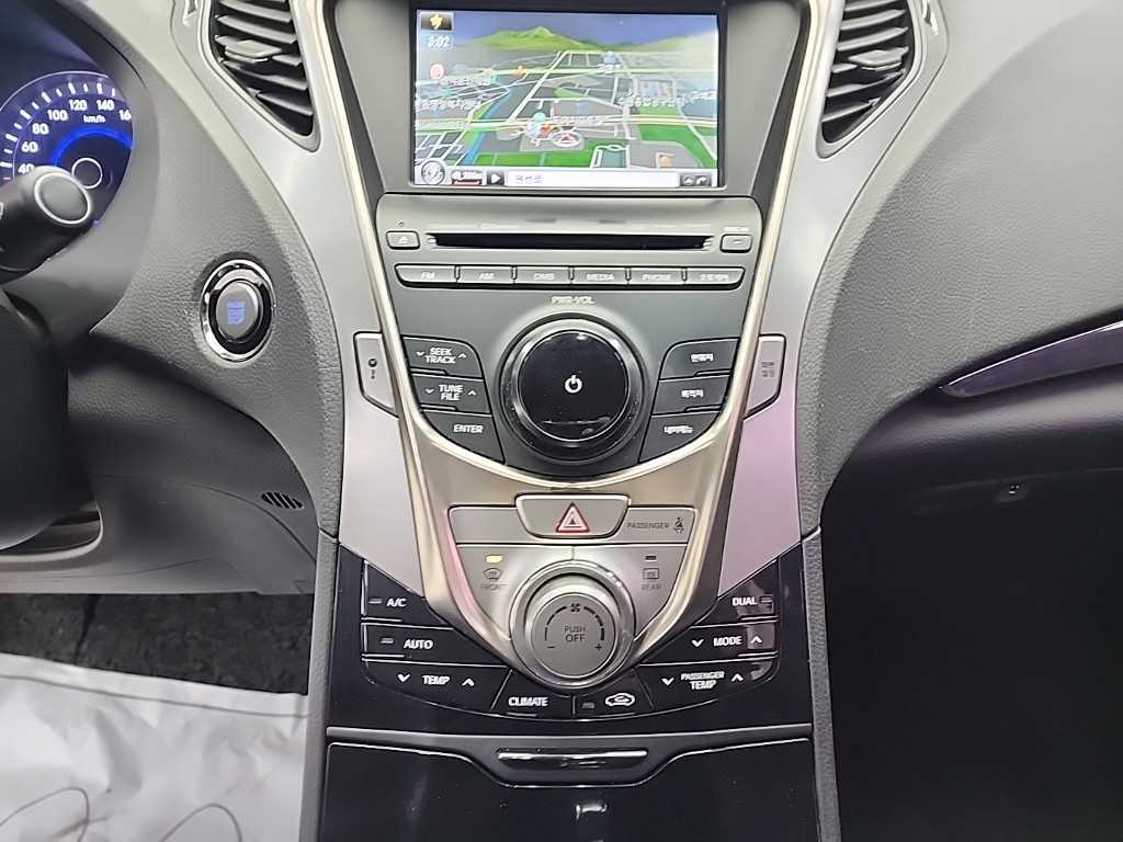 HYUNDAI Grandeur - Vista 10