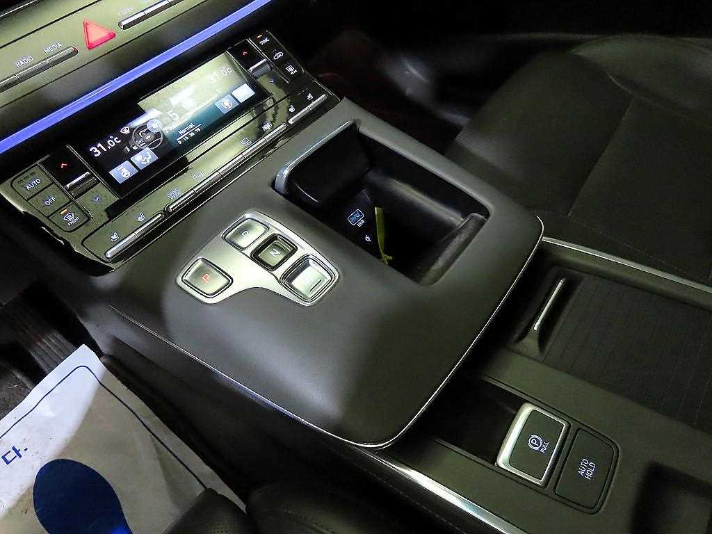 HYUNDAI Grandeur - Vista 12