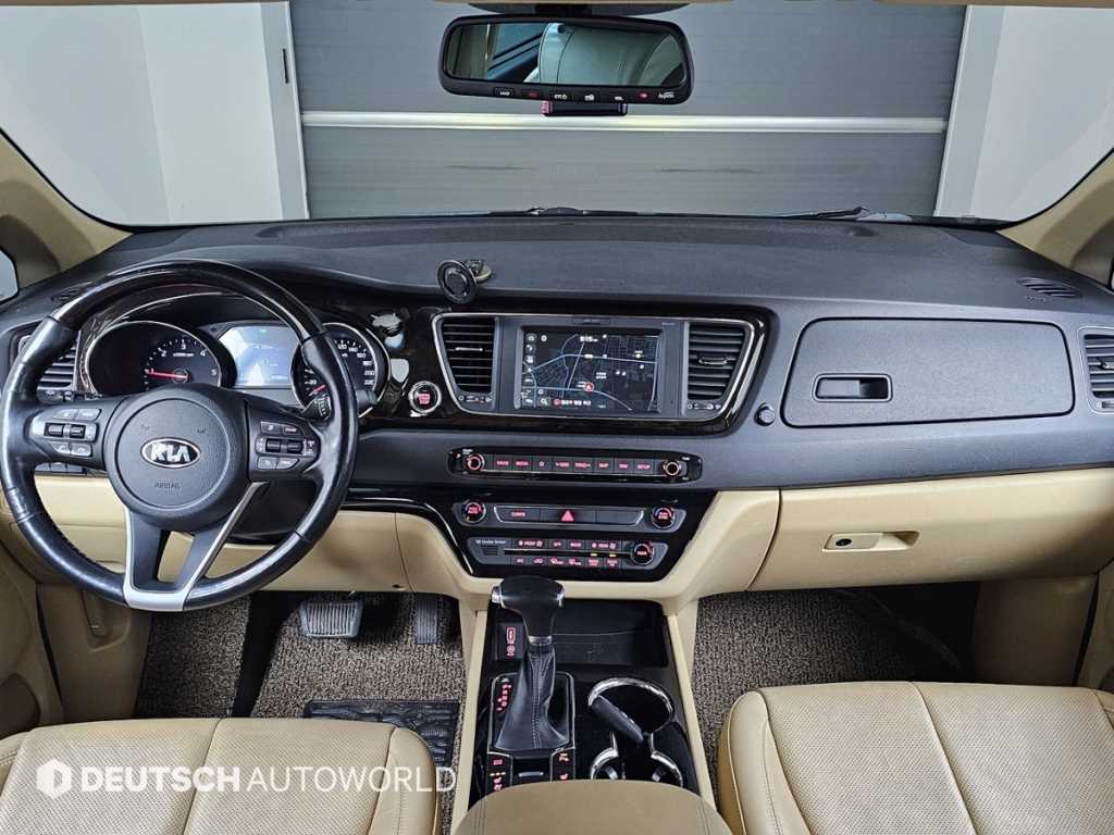 KIA Carnival - Vista 7