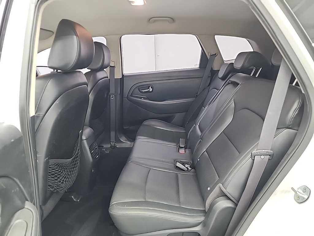 KIA Carens - Vista 12