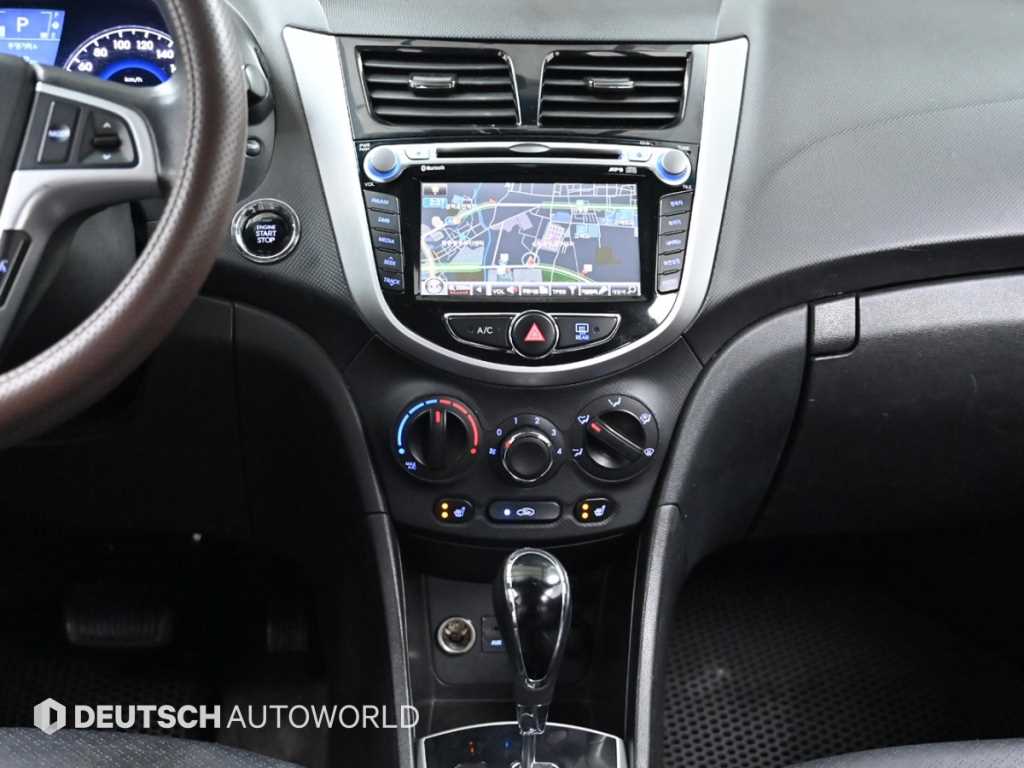 HYUNDAI Accent 2012 Blanco - Importación desde Corea - HF Imports Iquique - Foto 14